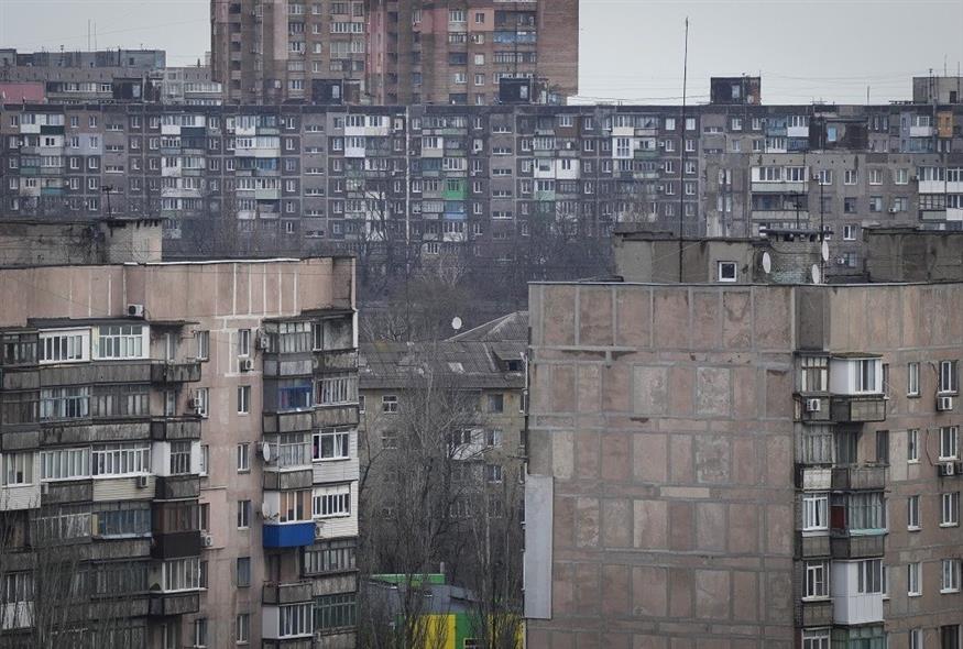 Πολυκατοικίες στη Μαριούπολη (φωτογραφία αρχείου / Associated Press)
