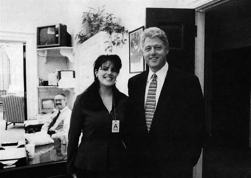 Ο Μπιλ Κλίντον με την Μόνικα Λεβίνσκι στον Λευκό Όικο (ΕΘΝΟΣ)
