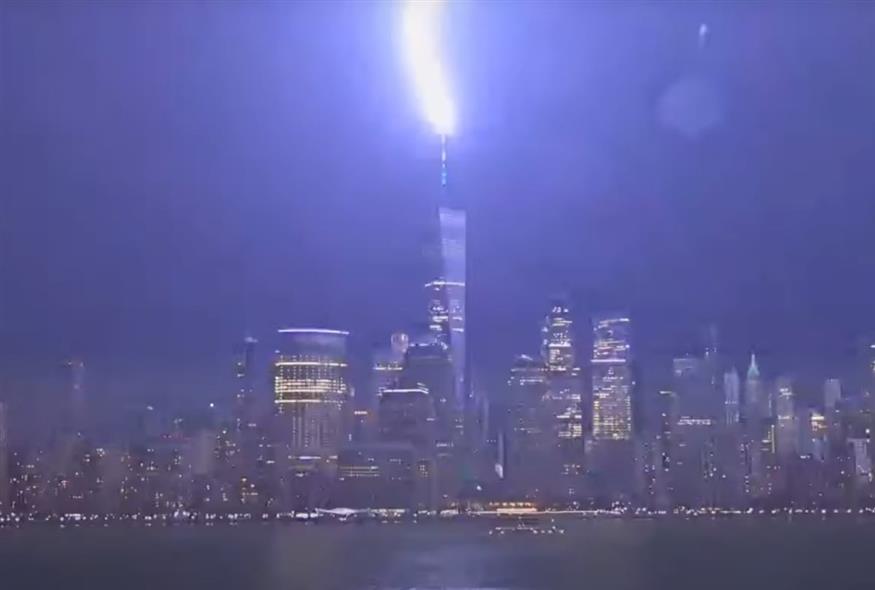 Κεραυνός «χτυπάει» το υψηλότερο κτίριο της Νέας Υόρκης