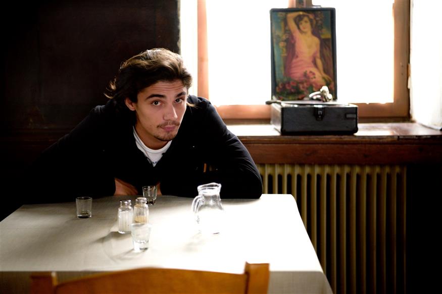 Ο νεαρός ηθοποιός σ' ένα στιγμιότυπο από τα γυρίσματα της σειράς "Έρωτας μετά".