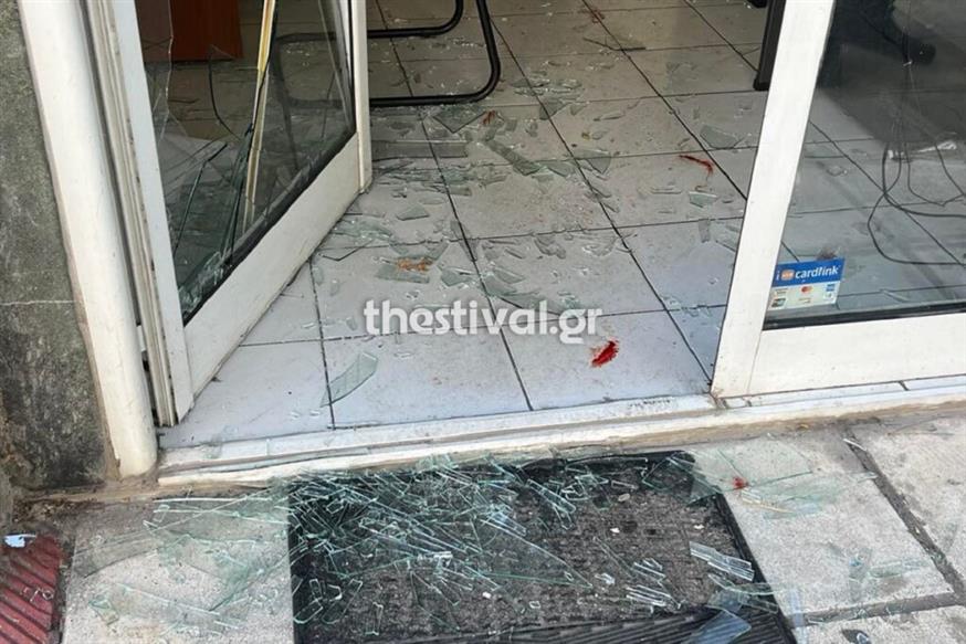 Θεσσαλονίκη: Λογιστής σε αμόκ «πιάστηκε» με εργαζόμενο, έσπασε πόρτα με μπουνιά και πήρε ένα όπλο... ρέπλικα