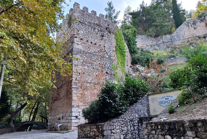Το μεσαιωνικό Κάστρο της Λιβαδειάς | © Χριστίνα Τσαμουρά Το μεσαιωνικό Κάστρο της Λιβαδειάς | © Χριστίνα Τσαμουρά