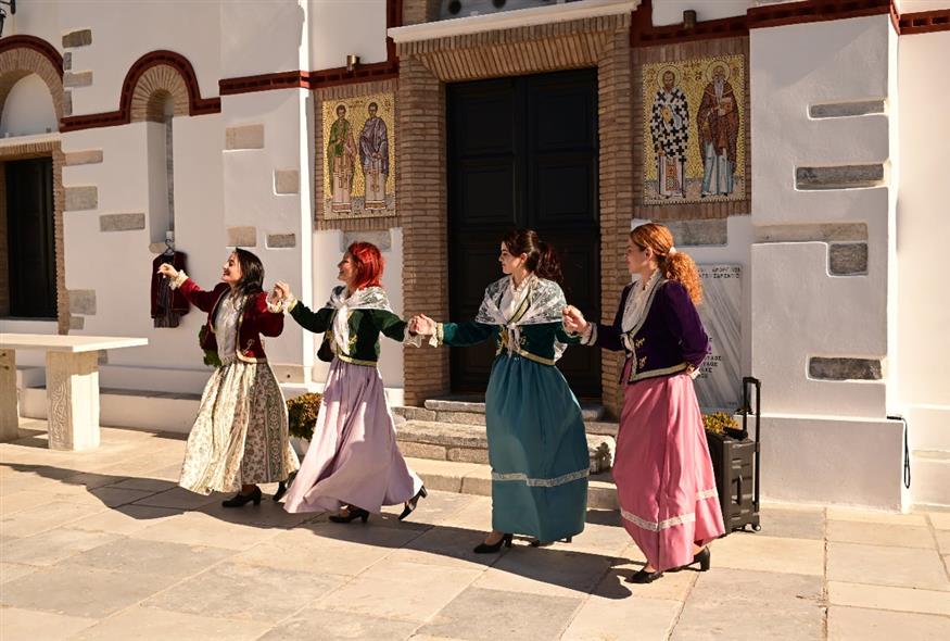 Πολιτιστικός Σύλλογος Γυναικών της Αμοργού (Copyright: Maxim Shumilin)