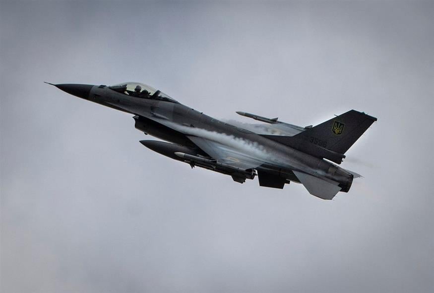 Ουκρανικό F-16 (AP Photo/Efrem Lukatsky)