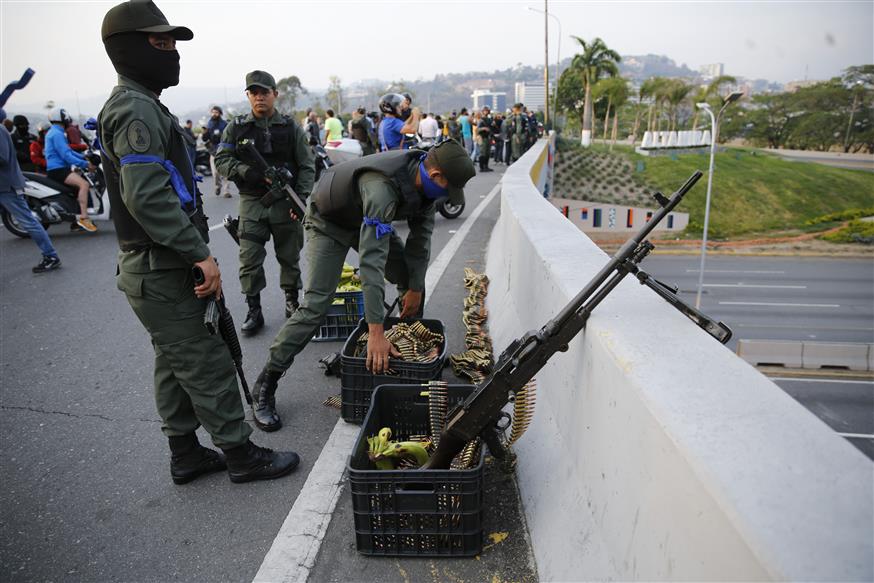 Ο στρατός στους δρόμους του Καράκας (copyright AP)