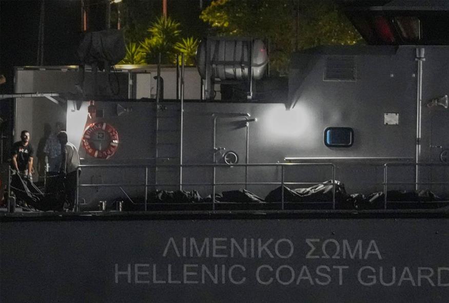 «Δεν θα χάσω την ελπίδα μου μέχρι να δω τη σορό του»: Δυο μήνες μετά το ναυάγιο της Πύλου οι συγγενείς των θυμάτων ακόμα ψάχνουν τους αγαπημένους τους