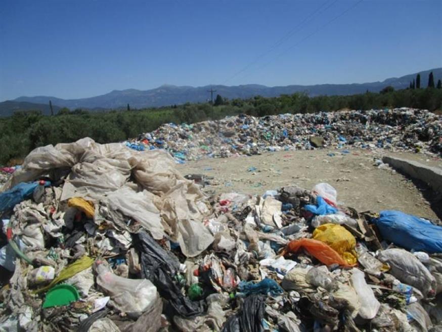 Σκουπίδια στο Μελιγαλά (eleftheriaonline.gr)