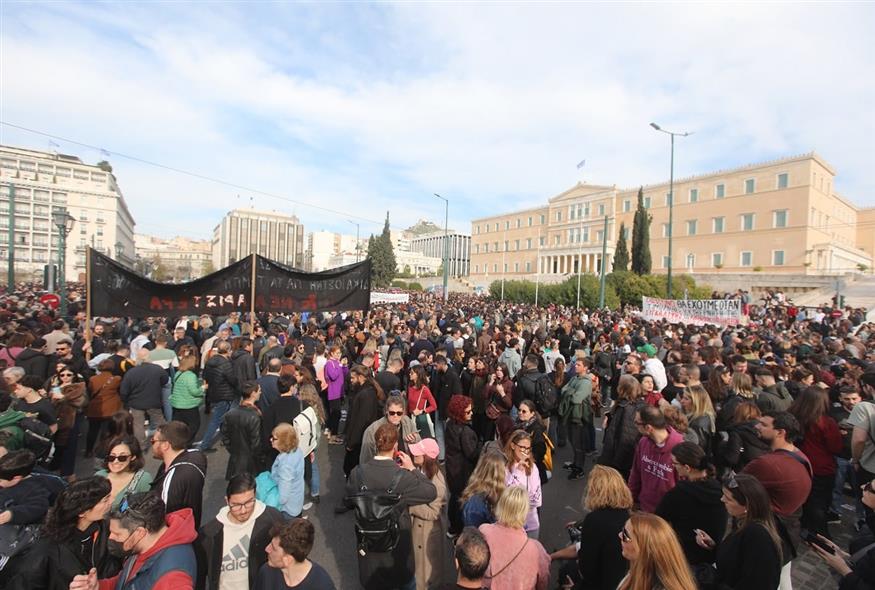 Συλλαλητήριο για τα Τέμπη στο Σύνταγμα (ΓΙΑΝΝΗΣ ΠΑΝΑΓΟΠΟΥΛΟΣ/EUROKINISSI)