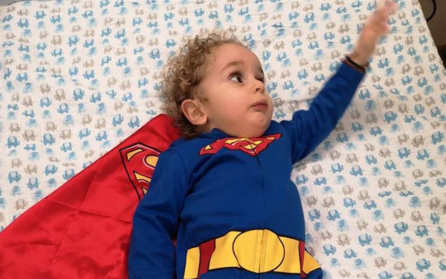 Ο μικρός Παναγιώτης - Ραφαήλ σε ρόλο Superman (Πηγή: Facebook)