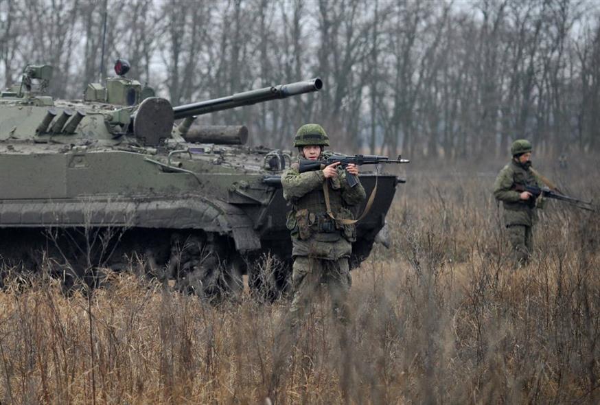 Ρώσοι στρατιώτες κατά τη διάρκεια στρατιωτικής άσκησης/Associated Press