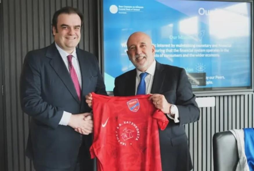 Απρόσμενο δώρο του Πιερρακάκη στον κεντρικό τραπεζίτη της Ιρλανδίας (Instagram)