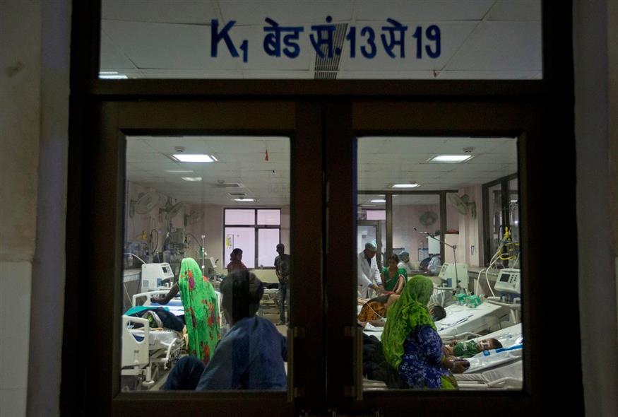 Νοσοκομείο Παίδων στην Ινδία  (AP Photo/Rajesh Kumar Singh)