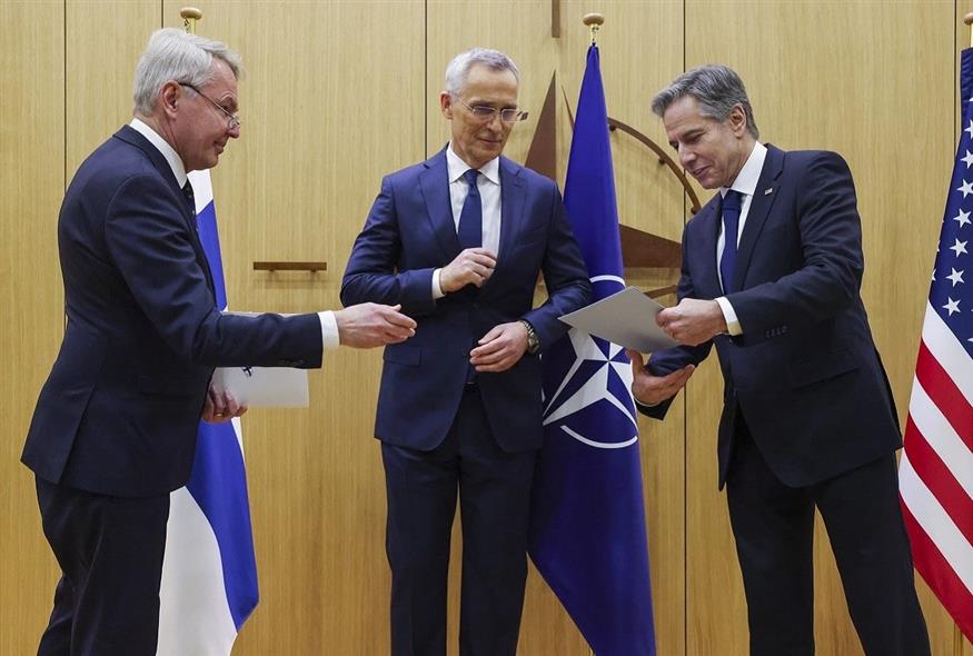 Χαβίστο, Μπλίνκεν και Στόλτενμπεργκ υπογράφουν την ένταξη της Φινλανδίας στο ΝΑΤΟ (Associated Press)