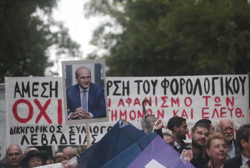 Διαμαρτυρία δικηγόρων για το φορολογικό νομοσχέδιο (ΚΩΣΤΑΣ ΤΖΟΥΜΑΣ/EUROKINISSI)