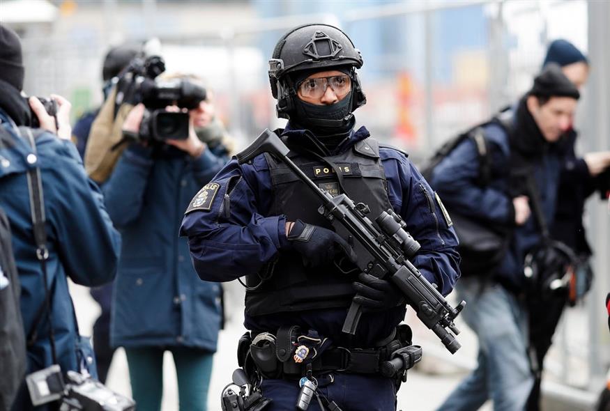 Αστυνομικός στη Σουηδία (AP Photo/Markus Schreiber)
