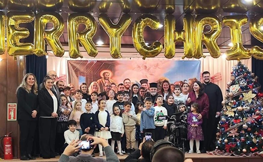 Κατηχητικό Κωνσταντινούπολης – Ο Μητροπολίτης Δέρκων και ο Ιερολ. Διάκονος Δανιήλ Ζαφείρης μαζί με τα 30 παιδιά