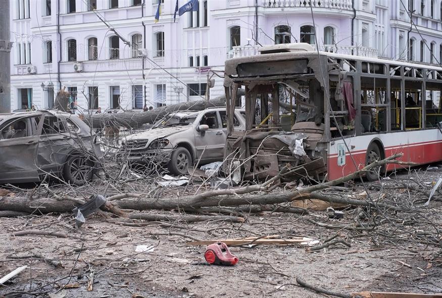 Βομβαρδισμός της πόλης Σούμι της Ουκρανίας (AP Photo/Volodymyr Hordiienko)