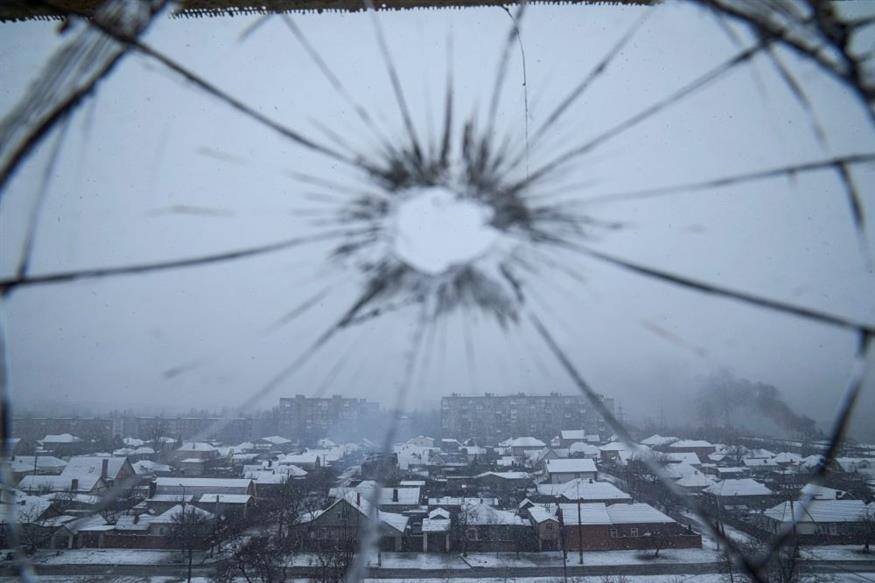Ώρες αγωνίας στην Ουκρανία / AP Photo / Evgeniy Maloletka