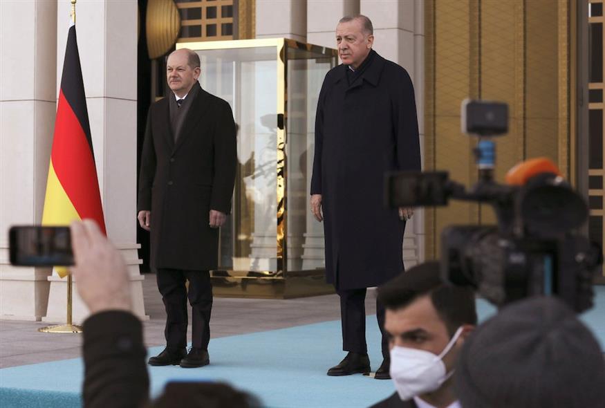 Στιγμιότυπο από την επίσκεψη Σολτς στην Τουρκία / AP Photo/Burhan Ozbilici