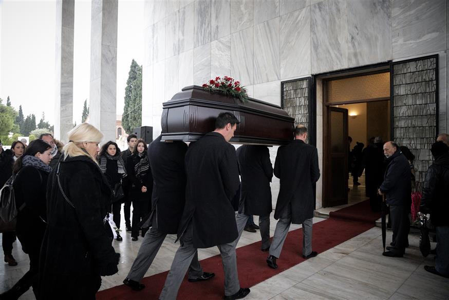 Στιγμιότυπο από τη κηδεία του Θάνου Μικρούτσικου (Copyright: Eurokinissi)