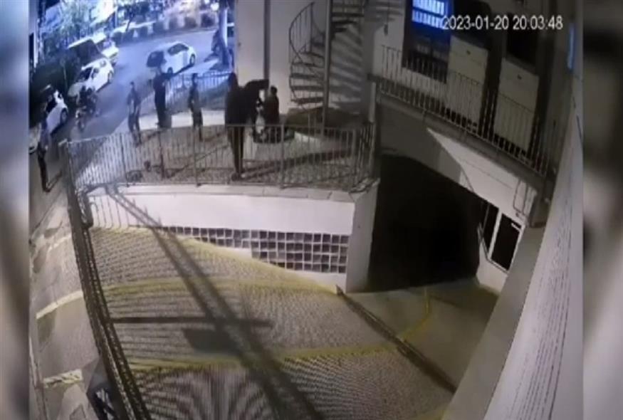 Βίντεο από την οπαδική επίθεση στον Νέο Κόσμο με θύμα 17χρονο/ opentv