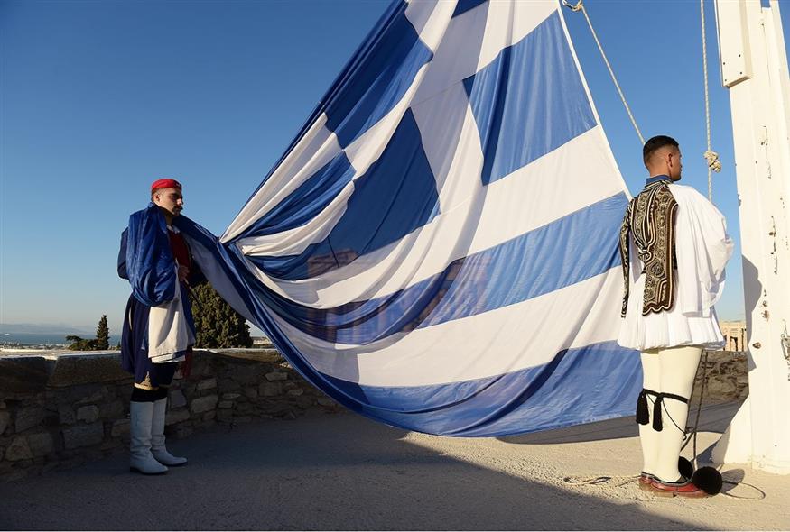 28η Οκτωβρίου: Έπαρση σημαίας στην Ακρόπολη (ΝΙΚΟΣ ΠΑΝΑΓΙΩΤΟΠΟΥΛΟΣ/INTIME)