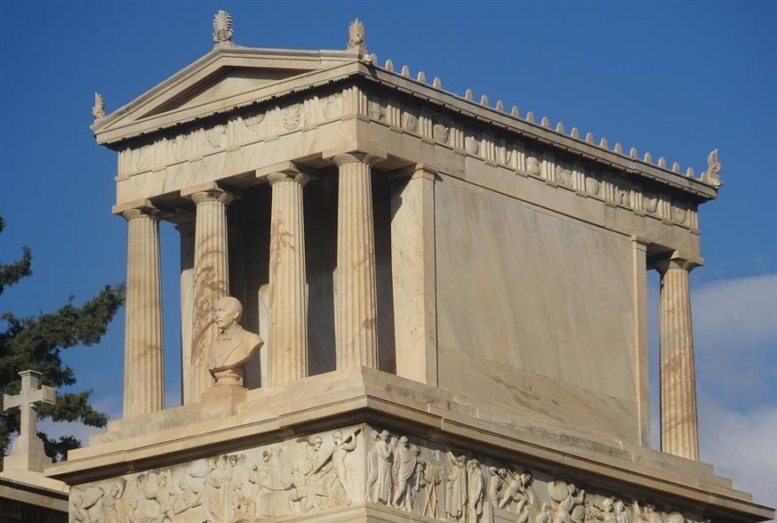 Το ταφικό μνημείο του Σλήμαν στο Α Κοιμητήριο της Αθήνας.
