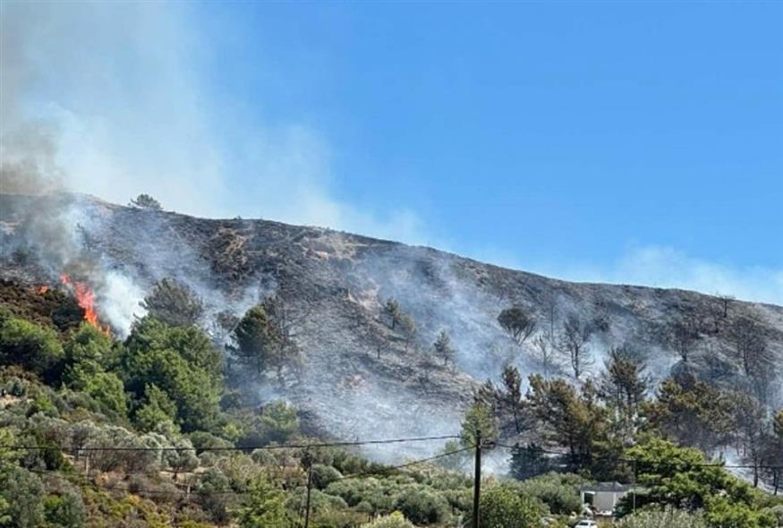 Φωτιά στη Ρόδο (rodiaki.gr)