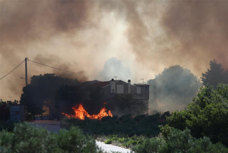 Πύρινη κόλαση στη Ραφήνα (gallery) Πύρινη κόλαση στη Ραφήνα (gallery)