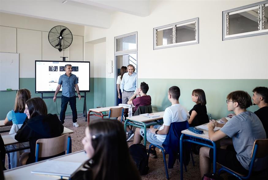 Επίσκεψη Μητσοτάκη στα Ωνάσεια σχολεία/ Eurokinissi Επίσκεψη Μητσοτάκη στα Ωνάσεια σχολεία/ Eurokinissi