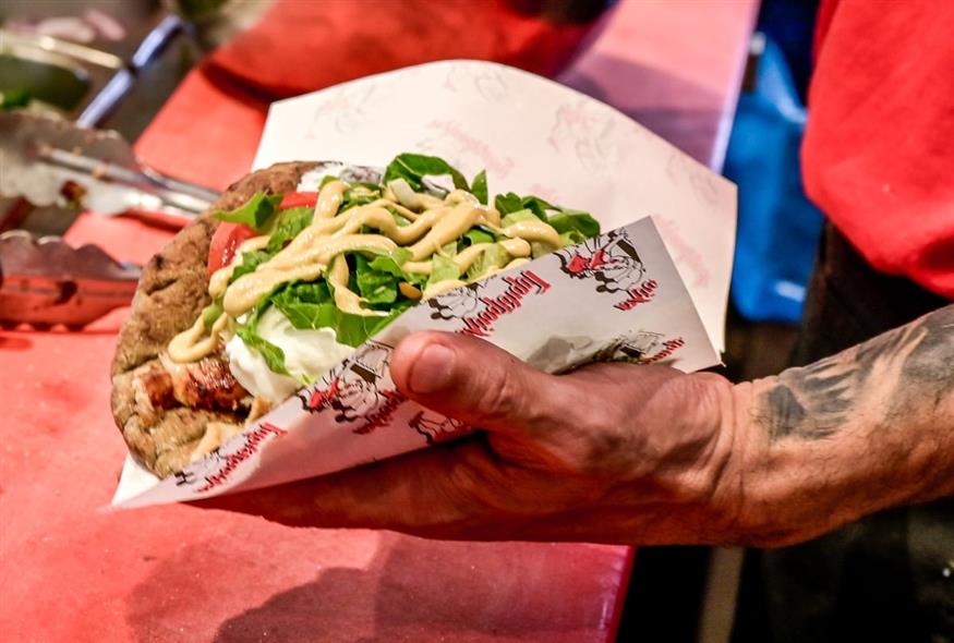 Τυλιχτό σουβλάκι (Eurokinissi)