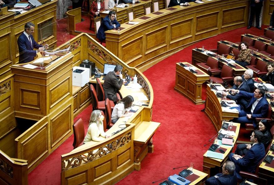 Ανταλλαγή πυρών μεταξύ Κυριάκου Μητσοτάκη και Αλέξη Τσίπρα στη Βουλή/Eurokinissi
