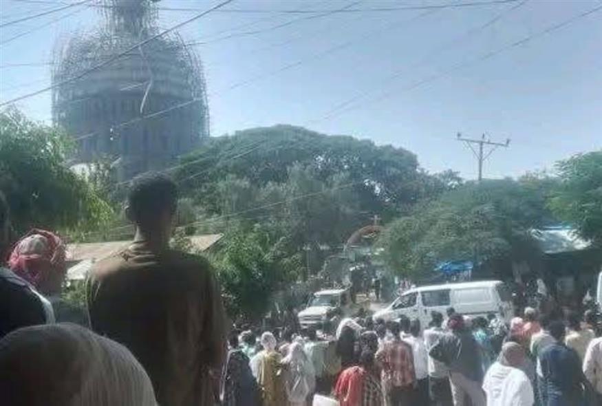 Αιθιοπία: Κατέρρευσε σκαλωσιά σε εκκλησία (FACEBOOK)