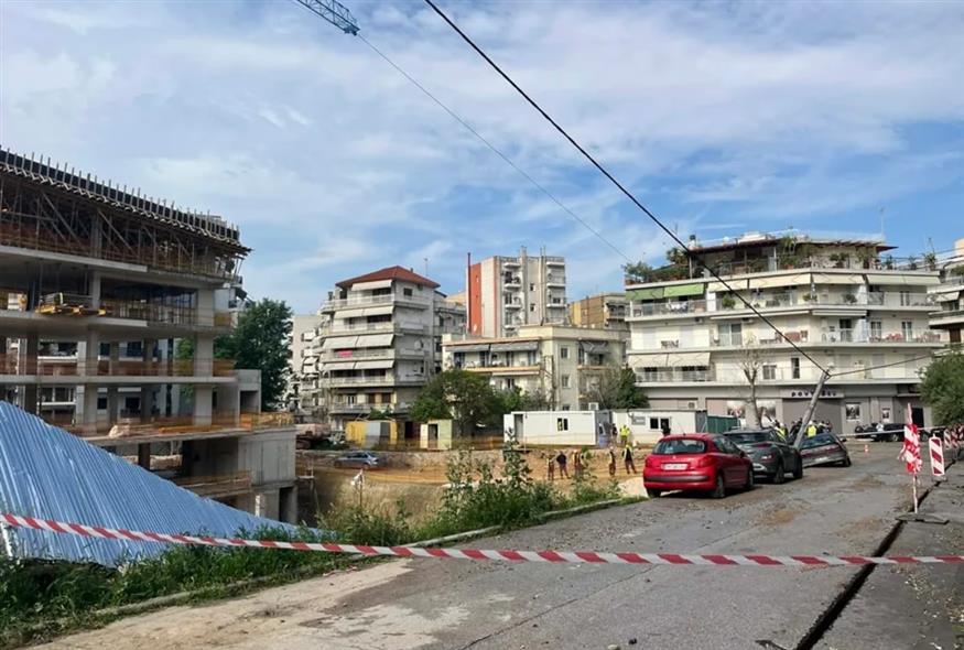Θεσσαλονίκη: Αυτοκίνητο έπεσε μέσα στο εργοτάξιο από ύψος 20 μέτρων/voria.gr