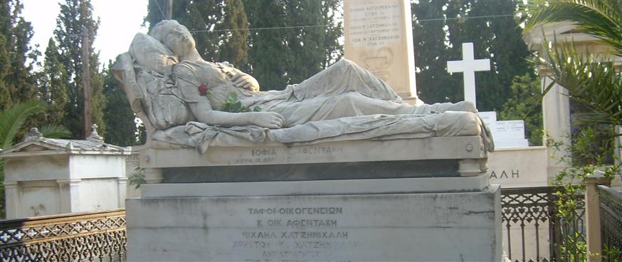 Η Κοιμωμένη του Γιαννούλη Χαλεπά στο Α' Κοιμητήριο της Αθήνας