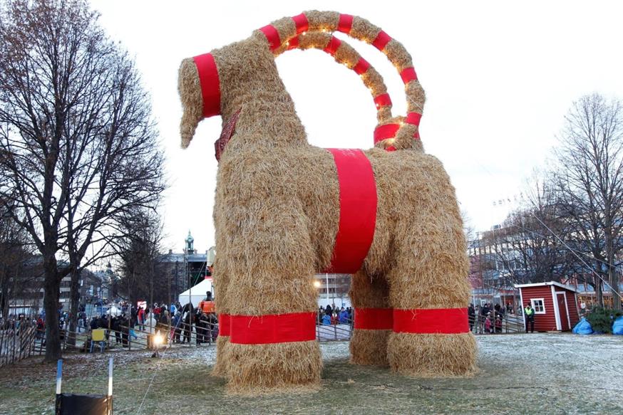 Η Yule Goat συμβολίζει τα Χριστούγεννα στη Σκανδιναβία...