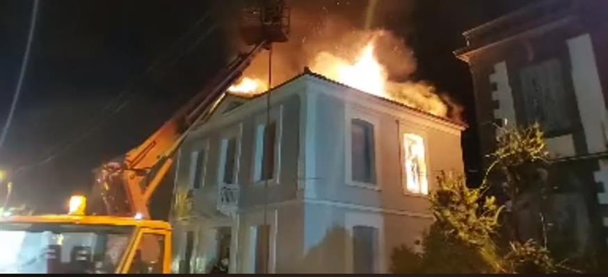 Φωτιά σε σπίτι από κεραυνό στη Λέσβο (lesbospost)