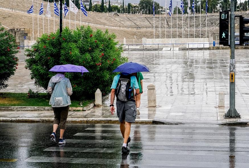 Βροχή στο κέντρο της Αθήνας (Eurokinissi)