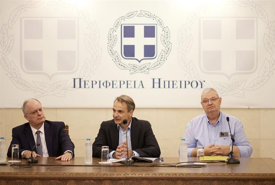 Ο Κυριάκος Μητσοτάκης στη σύσκεψη που πραγματοποιήθηκε στην Περιφέρεια Ηπείρου (Eurokinissi)
