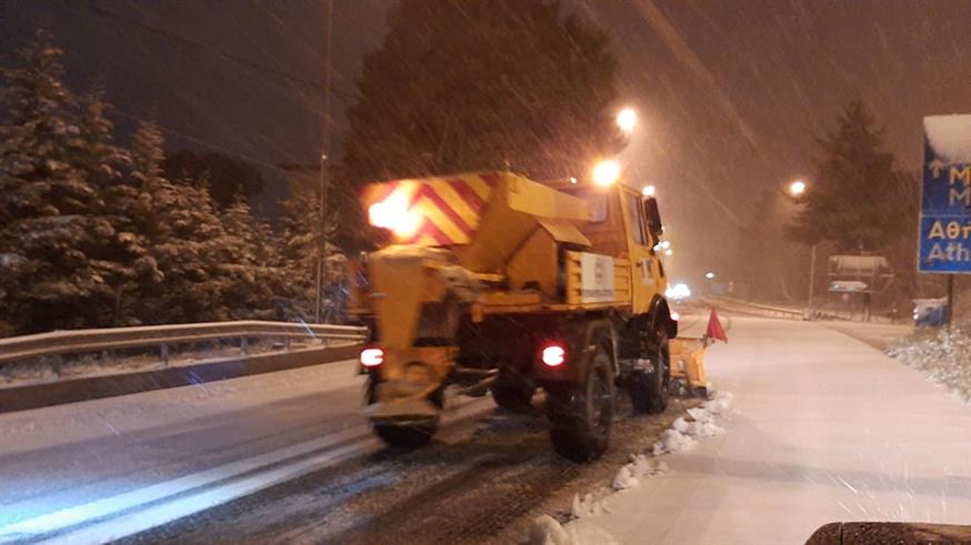 Καιρός: Eντονη χιονόπτωση στη Μαλακάσα - Στους δρόμους αλατιέρες και  εκχιονιστικά | Έθνος
