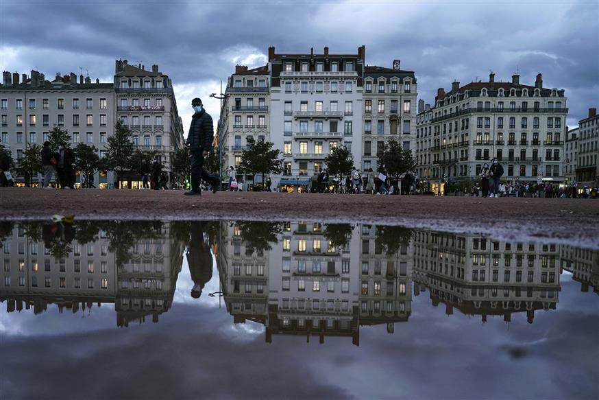 Κορονοϊός στη Γαλλία (AP Photo/Laurent Cipriani)