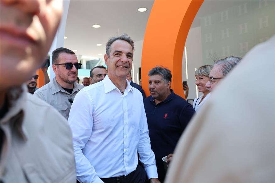 Στο περίπτερο του περίπτερο του OPEN TV, της Ημερησίας και του Έθνους ο Μητσοτάκης/Eurokinissi