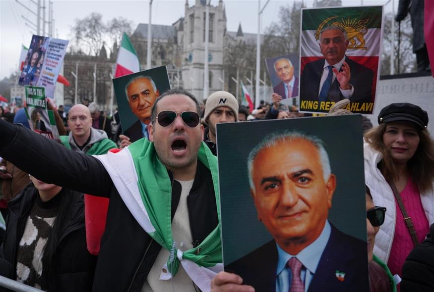 Διαμαρτυρία για τον πόλεμο στο Ιράν, στο Λονδίνο (AP Photo/Kin Cheung) Διαμαρτυρία για τον πόλεμο στο Ιράν, στο Λονδίνο (AP Photo/Kin Cheung)