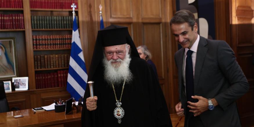 Στιγμιότυπο από συνάντηση του πρωθυπουργού με τον Αρχιεπίσκοπο (Copyright: Eurokinissi/Χρήστος Μπόνης)
