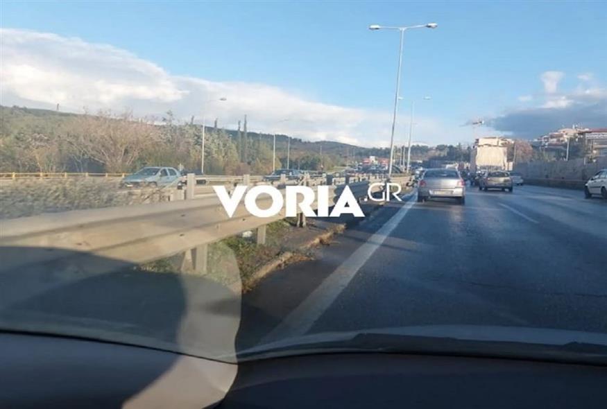 Θεσσαλονίκη: Καραμπόλα τριών αυτοκινήτων στον Περιφερειακό