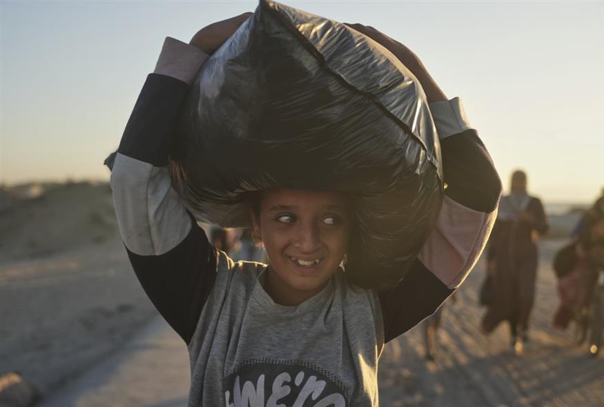 Ένα παιδί επιστρέφει στη Γάζα