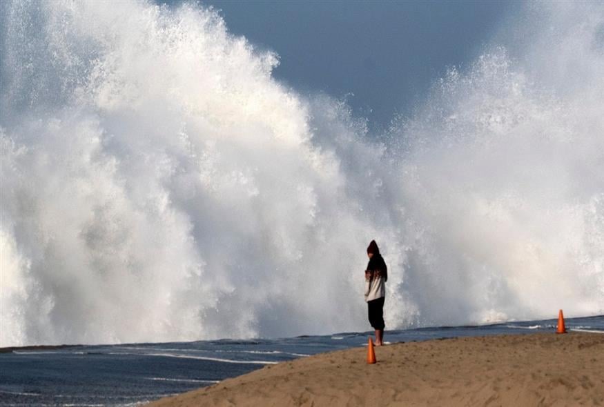 Κύματα (AP Photo/Richard Vogel)