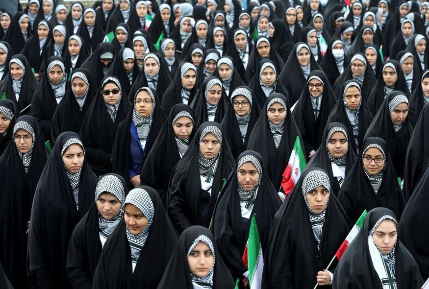 Κορίτσια στο Ιράν (AP Photo/Ebrahim Noroozi)