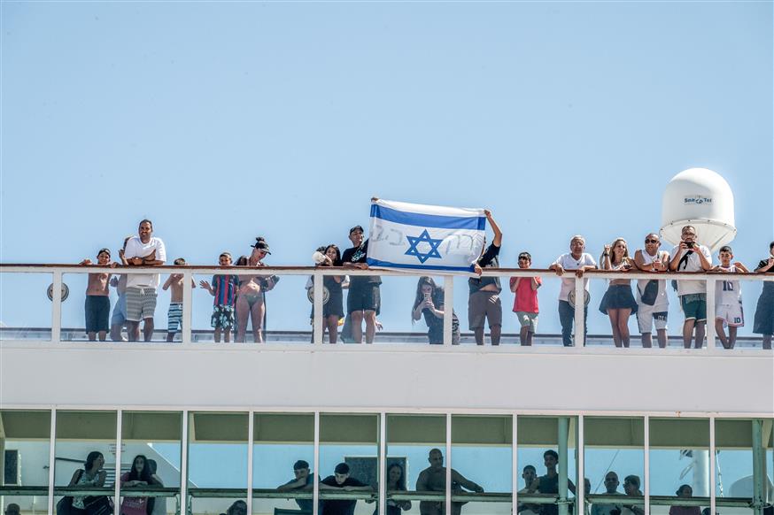 Crown Iris (EUROKINISSI)