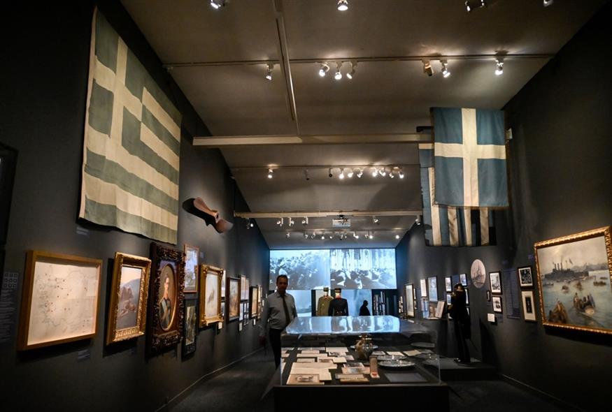 Σημαίες, όπλα και ξίφη φιλοξενούνται στην έκθεση για τη Μικρά Ασία στο Μουσείο Μπενάκη